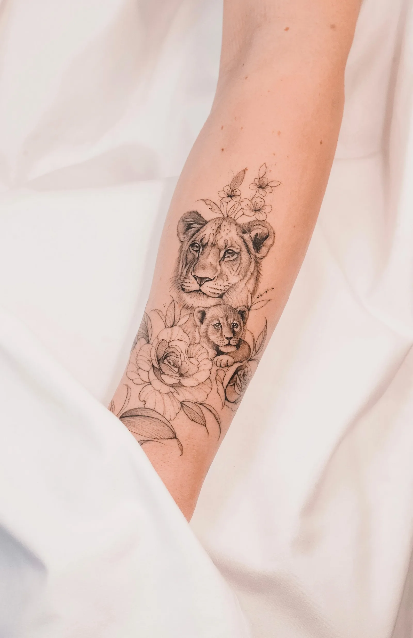 Fine line animal tattoo on the arm