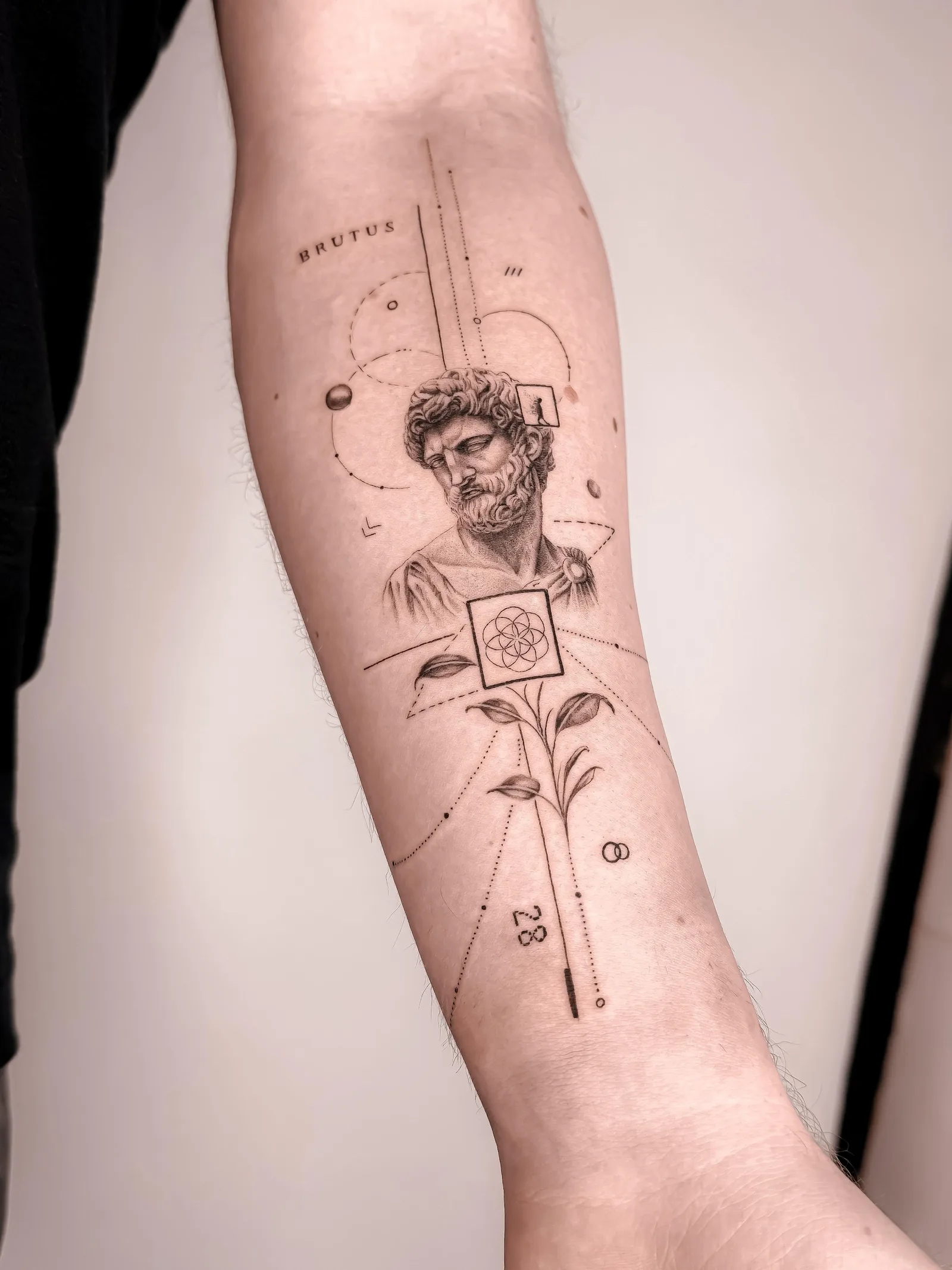 Fine line abstract tattoo on the arm
