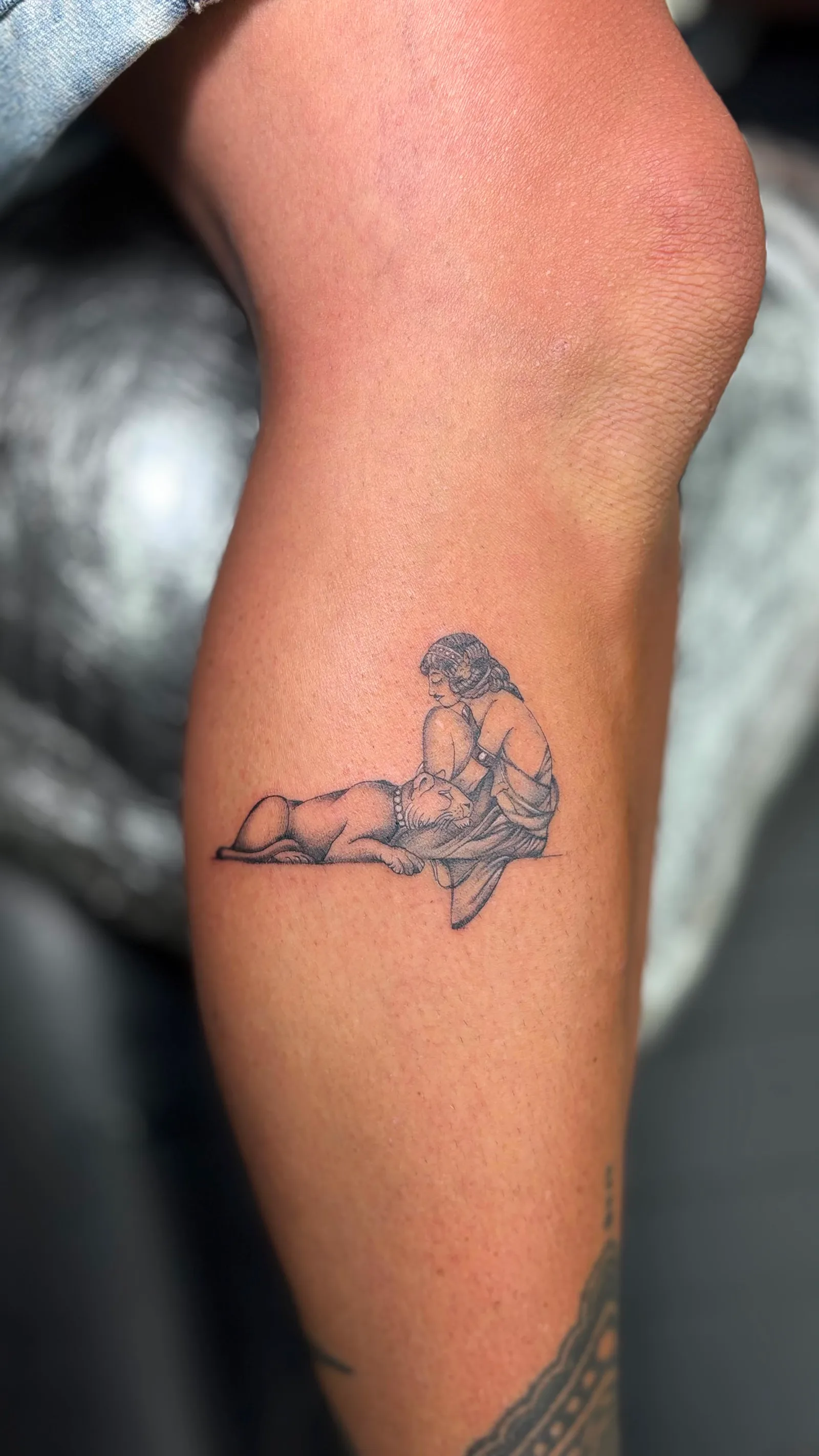 Micro-realism animal tattoo on the arm