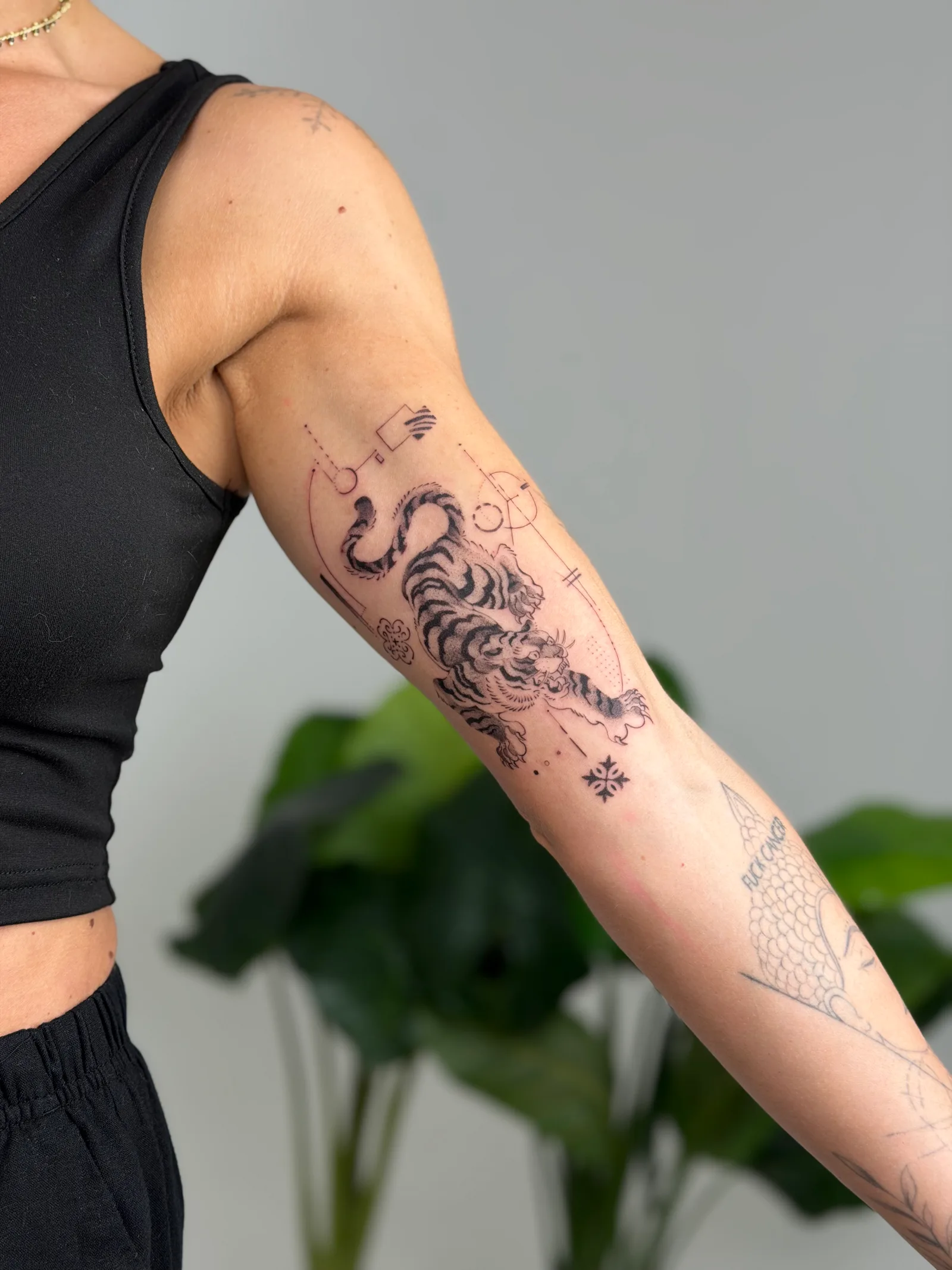 Realism animal tattoo on the arm